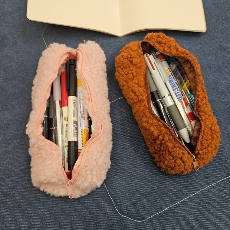 2컬러 뽀글이 지퍼형 필통 양털느낌 휴대용 파우치