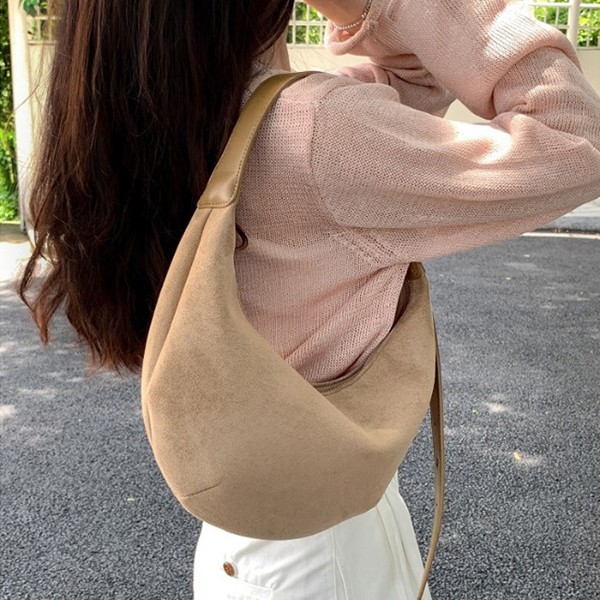 여성 스웨이드 호보백 라운드쉐입 숄더백 CH-22962T